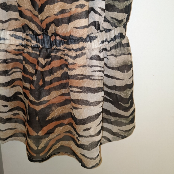 2B BEBE Tiger Print Halter Top With Necklace Attachment Size Small - Picture 5 of 11